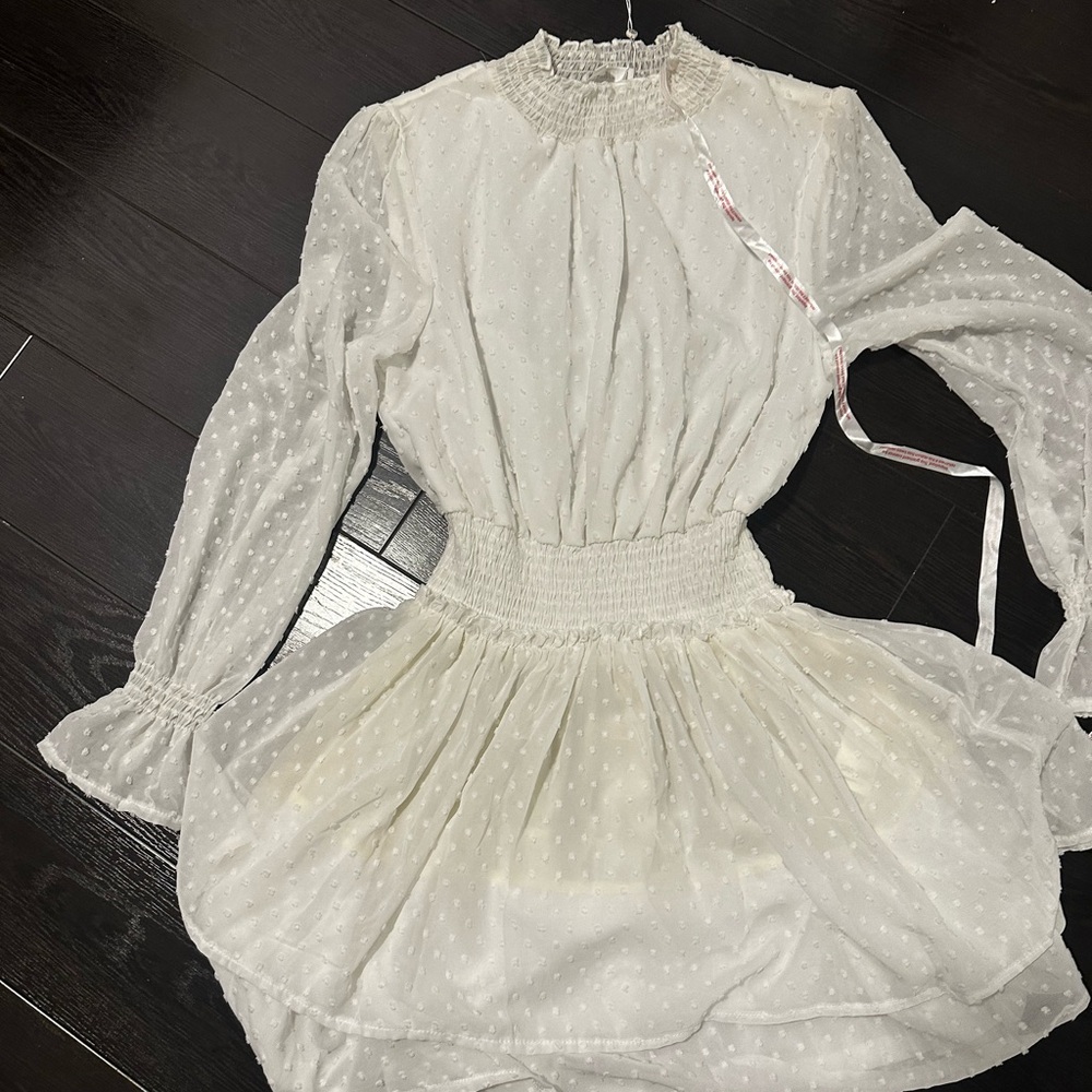 MISGUIDED // White Long Sleeve Dress